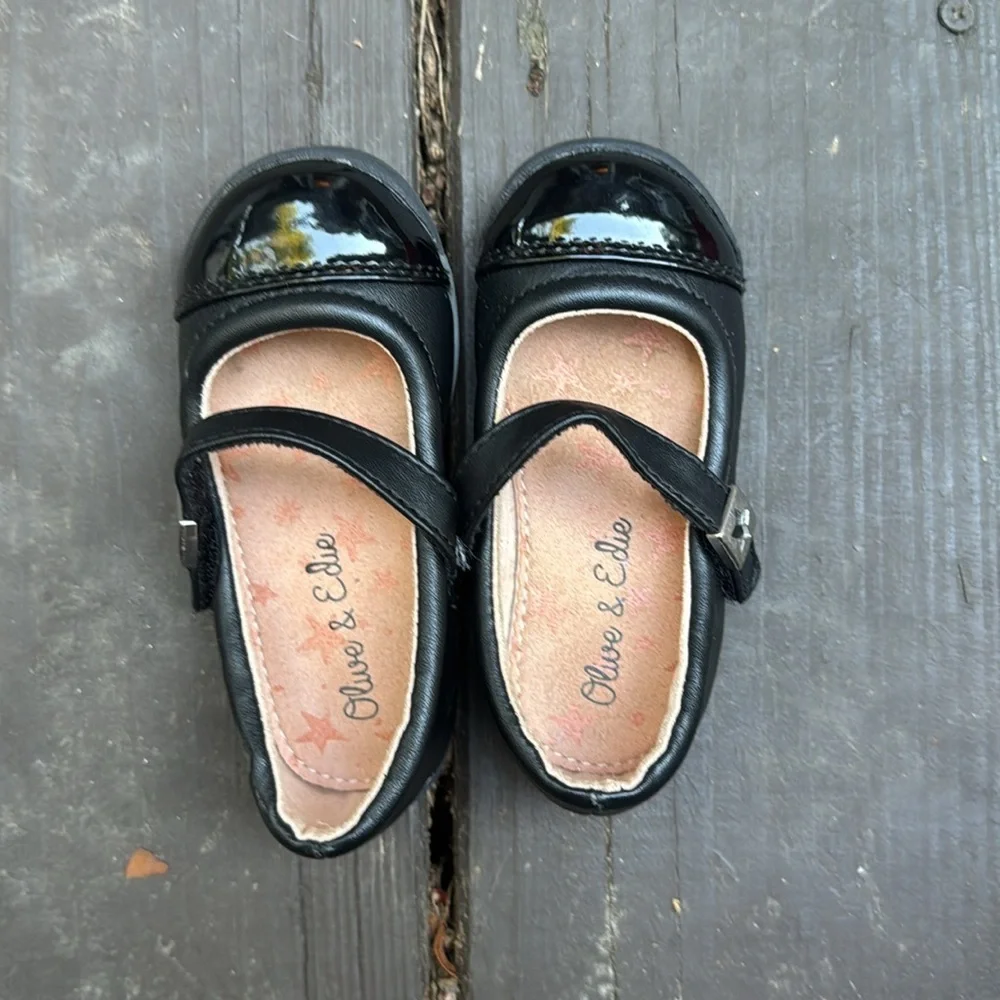 Olive & Edie Darcie Black Mary Jane Girls Shoes size 5M